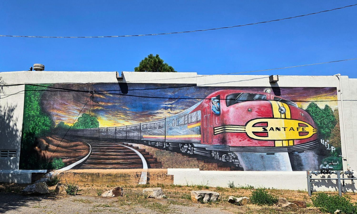 Picture of a mural on the side of a building painted like the Santa Fe Super Chief train