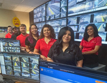 Picture of the Rio Metro customer service team in their office