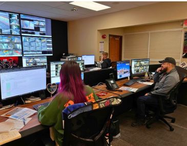 Picture of the Rio Metro customer service office with a person answering phones