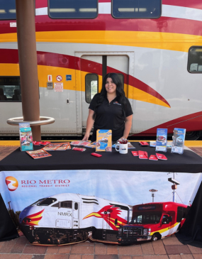 Rio Metro customer service staff member standing in front of an information booth
